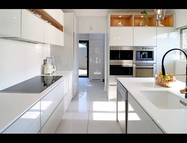 5 BEDROOM HOUSE FOR SALE IN BEVERLEY